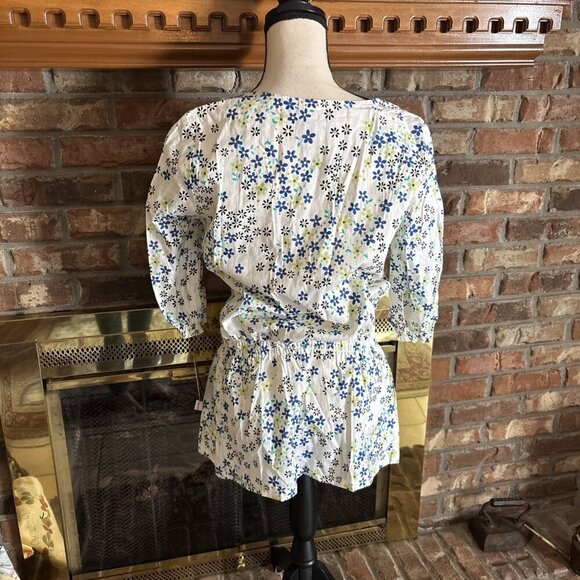 Sketchers Medical Scrubs White & Blue Floral Blouse Size Small NWT - Picture 3 of 9